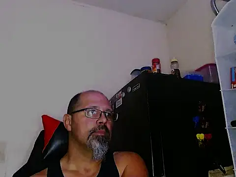 KrazyLegz online show from December 11, 2:21 am