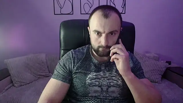 brindlefly6969 online show from February 12, 1:06 pm