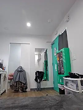 Iliketocooksquirt25 online show from October 29, 9:29 pm