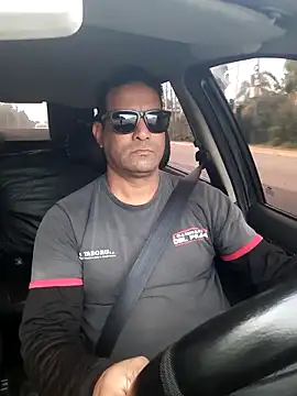 Snapshot of hecwil8 chatting on October 28, 11:45 am hecwil8 online show from October 28, 11:45 am