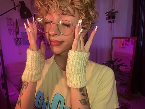 lyamthommpson online show from March 16, 8:57 pm