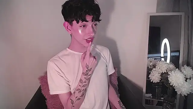 lyamthommpson online show from February 8, 4:14 am