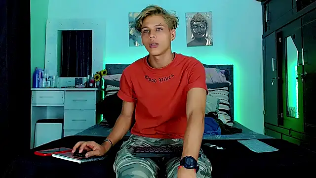 Liamscott  online show from September 15, 9:27 pm