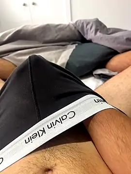 h0rnyguy001 online show from September 17, 8:15 am