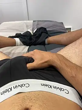 h0rnyguy001 online show from September 29, 6:12 am