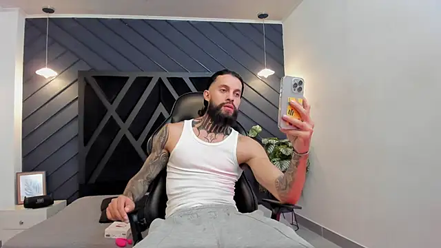 Snapshot of Apolo_Bianco_ chatting on September 25, 11:46 pm Apolo Bianco  online show from September 25, 11:46 pm