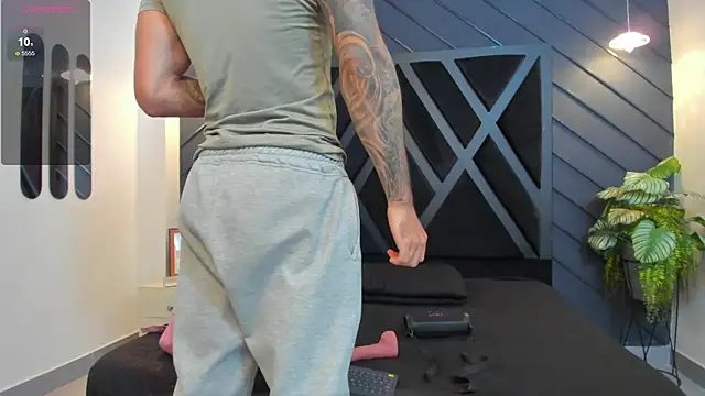 Snapshot of Apolo_Bianco_ chatting on September 9, 11:25 pm Apolo Bianco  online show from September 9, 11:25 pm