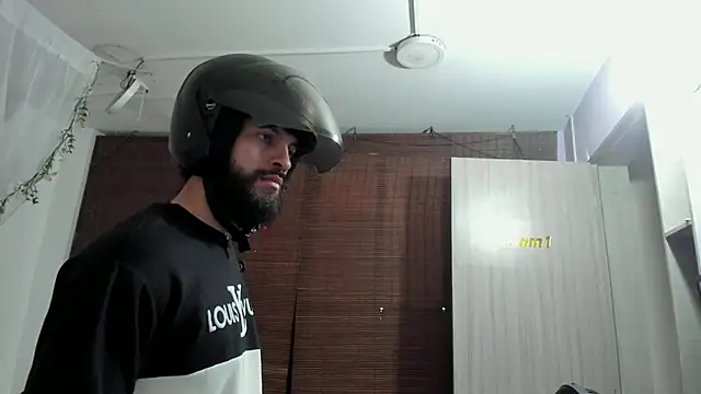 Snapshot of Apolo_Bianco_ chatting on December 3, 11:32 am Apolo Bianco  online show from December 3, 11:32 am