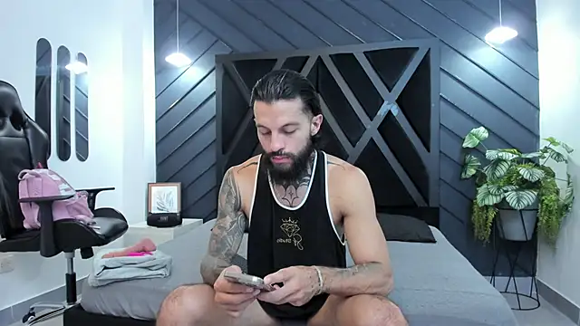 Snapshot of Apolo_Bianco_ chatting on September 23, 11:15 pm Apolo Bianco  online show from September 23, 11:15 pm