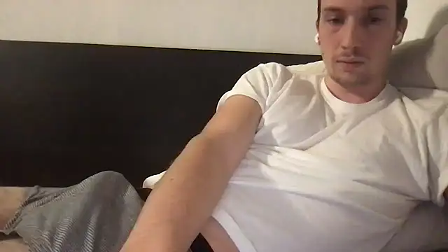 hungandfun05 online show from February 6, 5:19 pm