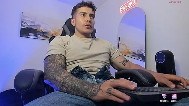 LucianSinclair online show from December 28, 12:47 am