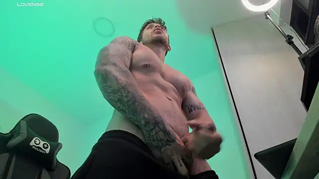 LucianSinclair online show from February 21, 2:50 am