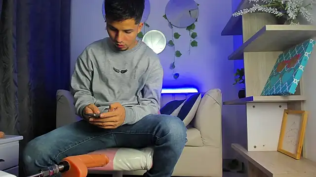 Issac james  online show from December 21, 5:14 am