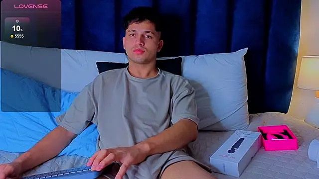 Issac james  online show from April 9, 3:26 am