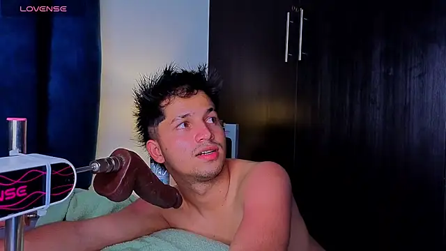 Issac james  online show from April 14, 3:28 am