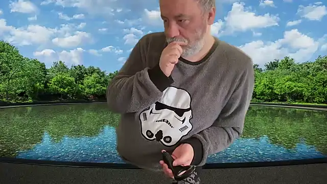 Snapshot of LondonTeffy chatting on December 6, 9:32 am LondonTeffy online show from December 6, 9:32 am