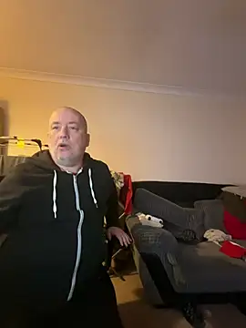 Snapshot of LondonTeffy chatting on December 6, 10:19 pm LondonTeffy online show from December 6, 10:19 pm