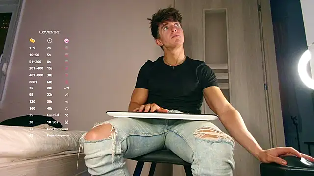 ChristianLevine  online show from December 4, 7:32 pm