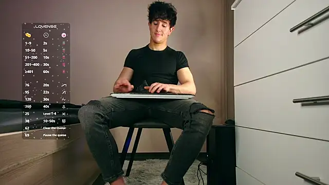 ChristianLevine  online show from March 22, 9:14 am