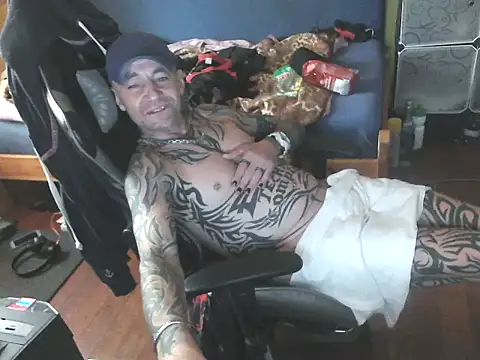 Snapshot of Tomi18cmm2 chatting on September 27, 2:04 pm Tomi18cmm2 online show from September 27, 2:04 pm