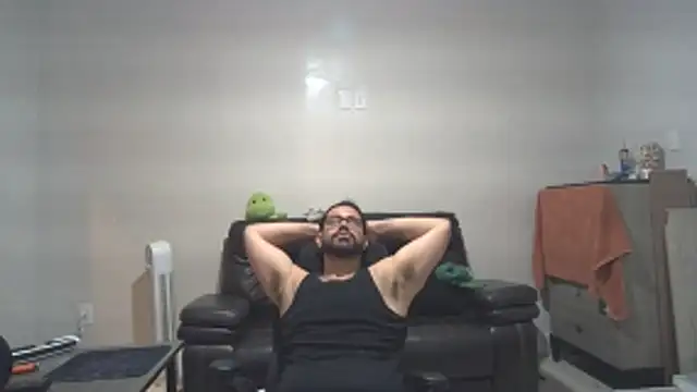 Zander823 online show from April 18, 5:42 am