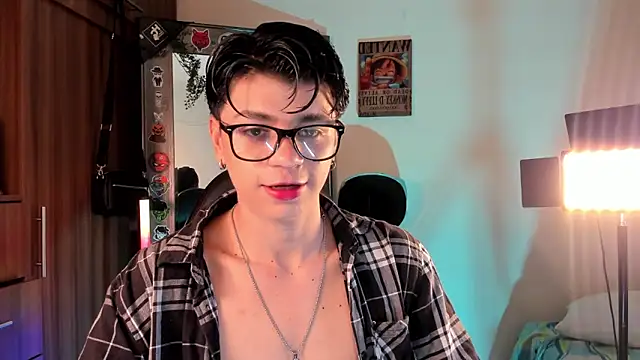 marckalexis online show from September 30, 1:58 pm