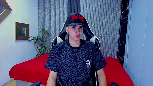 Mike 0233  online show from November 18, 3:54 am