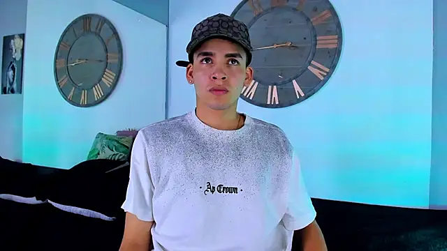 Mike 0233  online show from December 13, 3:27 am