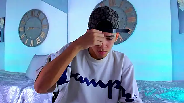 Mike 0233  online show from December 20, 3:47 am