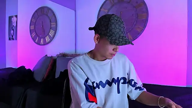 Mike 0233  online show from December 11, 4:09 am