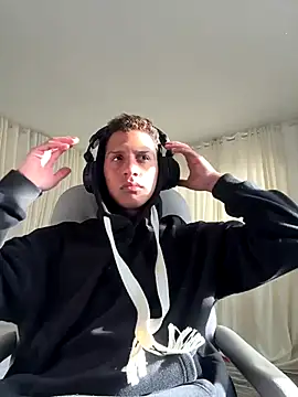 Snapshot of matt_benji chatting on October 6, 9:41 pm matt benji online show from October 6, 9:41 pm