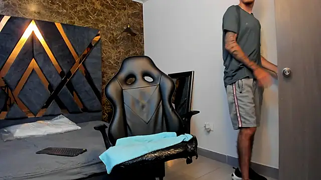 CodyWalkerR online show from February 18, 5:11 pm