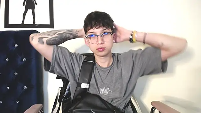 Snapshot of _Thomas_hot_ chatting on October 29, 1:19 am  Thomas hot  online show from October 29, 1:19 am