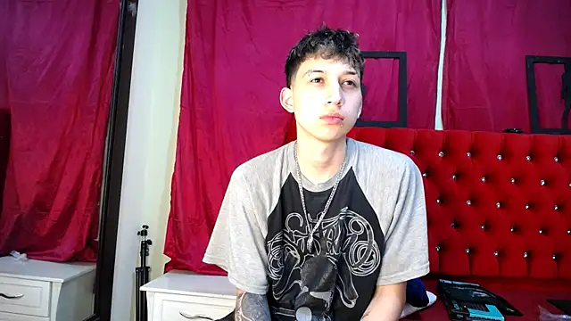 Snapshot of _Thomas_hot_ chatting on March 9, 1:48 pm  Thomas hot  online show from March 9, 1:48 pm