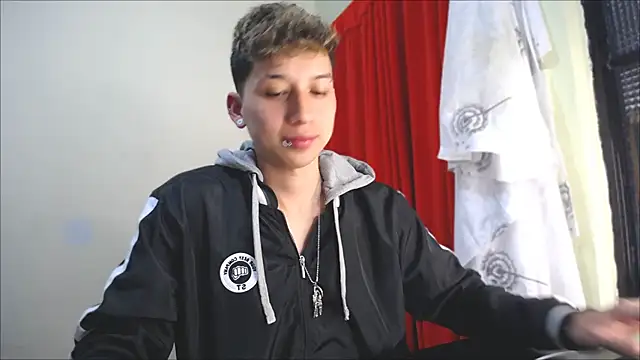 Snapshot of _Thomas_hot_ chatting on January 12, 9:51 pm  Thomas hot  online show from January 12, 9:51 pm