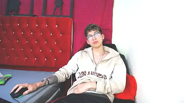 Snapshot of _Thomas_hot_ chatting on February 11, 6:44 pm  Thomas hot  online show from February 11, 6:44 pm