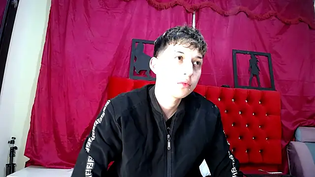 Snapshot of _Thomas_hot_ chatting on March 12, 2:52 am  Thomas hot  online show from March 12, 2:52 am