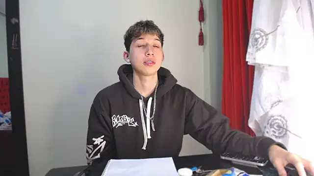 Snapshot of _Thomas_hot_ chatting on December 29, 7:00 pm  Thomas hot  online show from December 29, 7:00 pm