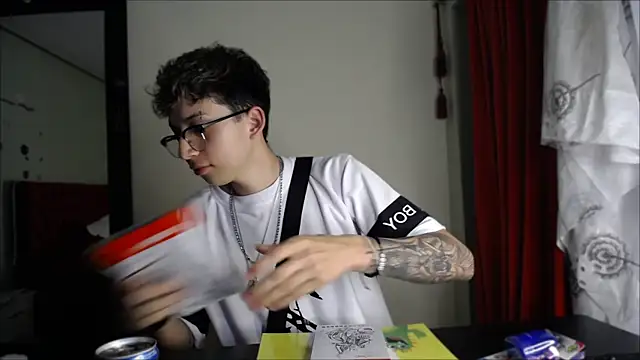 Snapshot of _Thomas_hot_ chatting on December 25, 8:28 pm  Thomas hot  online show from December 25, 8:28 pm