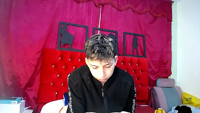 Snapshot of _Thomas_hot_ chatting on March 18, 6:28 pm  Thomas hot  online show from March 18, 6:28 pm