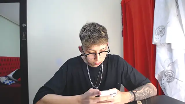 Snapshot of _Thomas_hot_ chatting on January 2, 8:02 pm  Thomas hot  online show from January 2, 8:02 pm