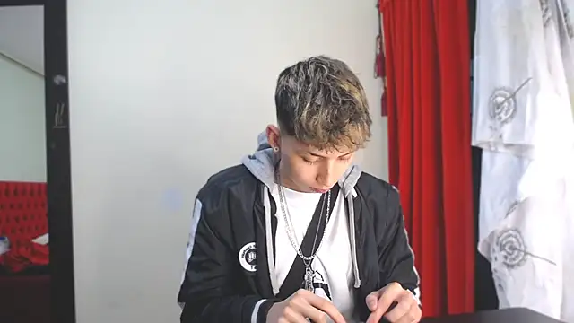 Snapshot of _Thomas_hot_ chatting on January 8, 6:09 am  Thomas hot  online show from January 8, 6:09 am