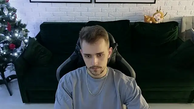 Larstar01 online show from December 7, 12:53 am