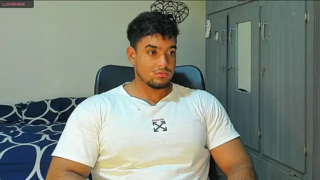 Big furry bear13 online show from December 17, 4:12 am