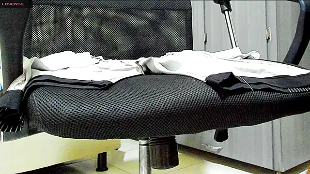 Big furry bear13 online show from January 4, 5:05 am