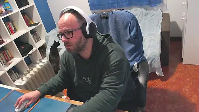 ravingr4d4 online show from February 12, 10:49 pm