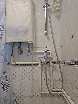 Snapshot of john_ng654321 chatting on October 16, 1:46 am john ng654321 online show from October 16, 1:46 am