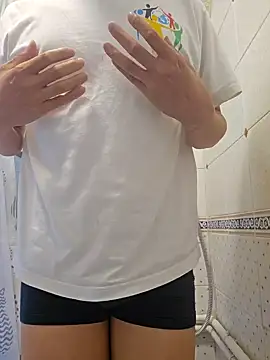 Snapshot of john_ng654321 chatting on October 30, 1:52 am john ng654321 online show from October 30, 1:52 am