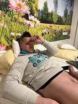 Bastilein1985 online show from December 4, 3:08 pm