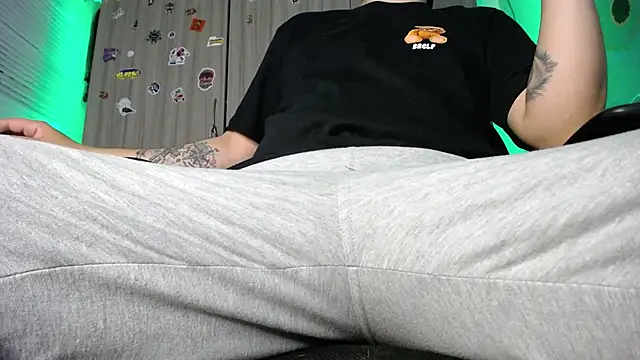 Snapshot of zacwatson_ chatting on January 14, 5:40 am zacwatson  online show from January 14, 5:40 am